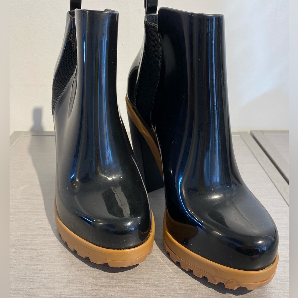 Melissa Gloss Chelsea Lug-Heel Boot - Black - Picture 6 of 12